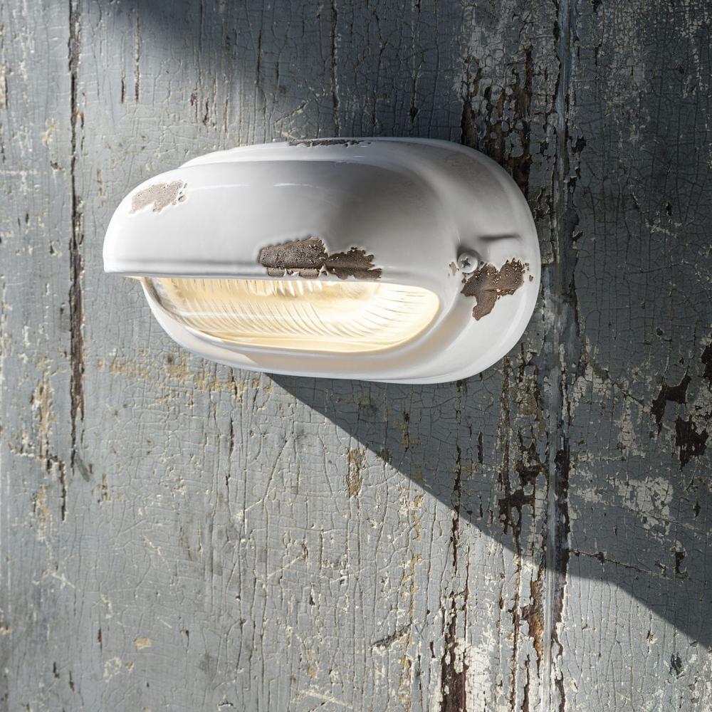 zhrdzavena nastenna lampa osvetlenie vintage biely mediteransky retro ferroluce renovacia chata renovacia vonkajsi vodotesna keramika biely opotrebovany patinas lameridiana.jpg